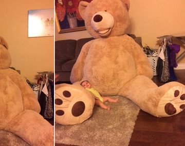 Le regaló un oso gigante a su nieta
