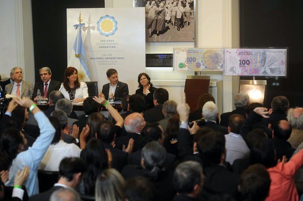 Lanzan un nuevo billete de $100 en homenaje a las Abuelas y Madres de Plaza de Mayo