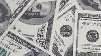 El dólar global bajó tras comentarios de Jerome Powell, presidente de la Fed. El dólar global bajó tras comentarios de Jerome Powell, presidente de la Fed.