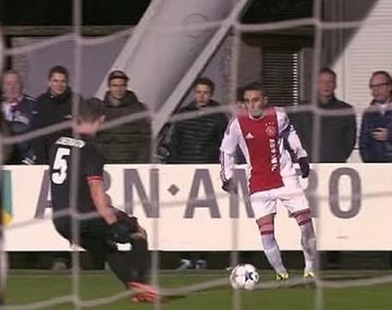 Calcado: un holandés imitó a Riquelme y dejó en el piso a un rival