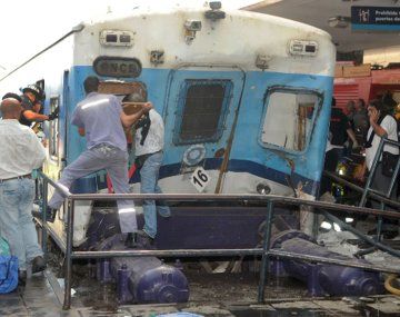 Emotivo acto de familiares y amigos de las víctimas de la Tragedia de Once
