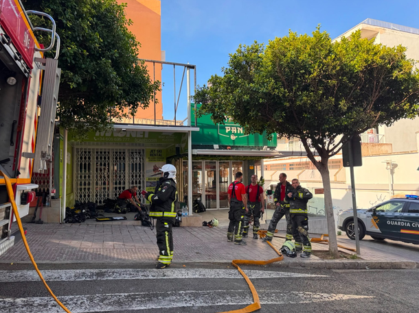 Un incendio en la madrugada del jueves en Mallorca resultó en la muerte de dos personas y varias heridas. Un incendio en la madrugada del jueves en Mallorca resultó en la muerte de dos personas y varias heridas.