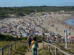 El Ministerio de Turismo busca extender el beneficio de IVA 0% a turistas uruguayos. El Ministerio de Turismo busca extender el beneficio de IVA 0% a turistas uruguayos.