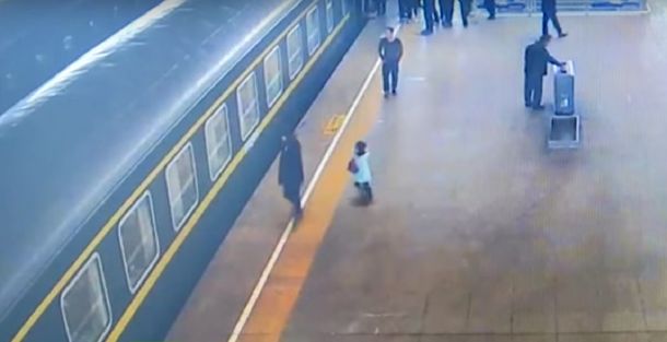 Una nena cayó por el hueco entre un tren y la plataforma