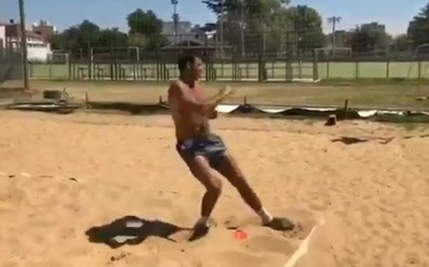 Del Potro entrenando en la arena de Tandil