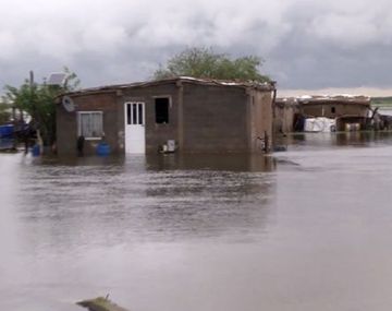 Cientos de familias están afectadas por desbordes de ríos en Santiago del Estero
