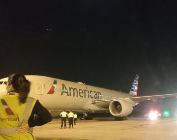 El Boeing 777 de American Airlines que debió volver y aterrizar de emergencia en Ezeiza