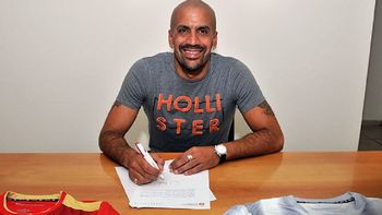 La Brujita, feliz con la firma del contrato La Brujita, feliz con la firma del contrato