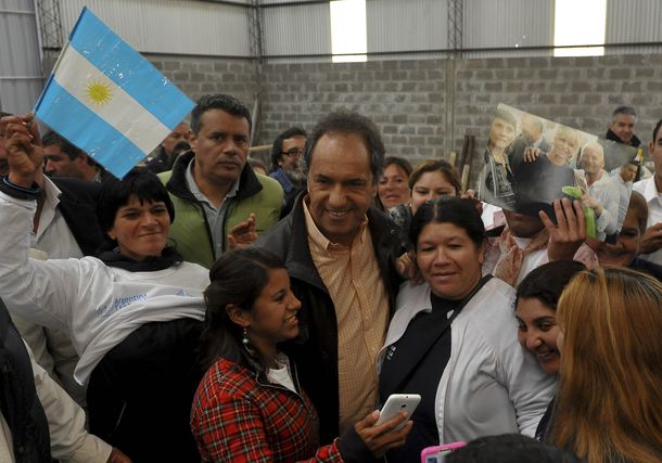 Scioli descarta una gran devaluación y promete sostener la no politización de la Justicia