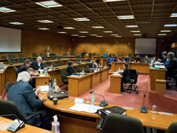 La reforma tuvo el voto de toda la coalición en la comisión pero no la del Frente Amplio que decidió irse de la sala luego de votar. La reforma tuvo el voto de toda la coalición en la comisión pero no la del Frente Amplio que decidió irse de la sala luego de votar.