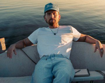 Maxi Espíndola presentó su nueva canción Cómo estáss??