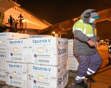 Llegó al país un nuevo vuelo de Aerolíneas Argentinas con otras 500 mil dosis de la Sputnik V