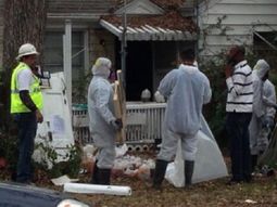 Un hombre murió aplastado por la basura en su casa, pero salvaron a su perro