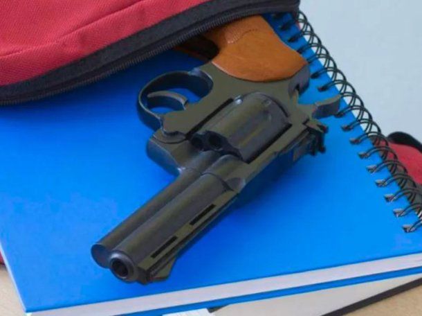 Alerta máxima en Rosario: un alumno fue armado a la escuela y huyó a los tiros