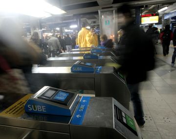 Los metrodelegados liberaron los molinetes en la estación Constitución