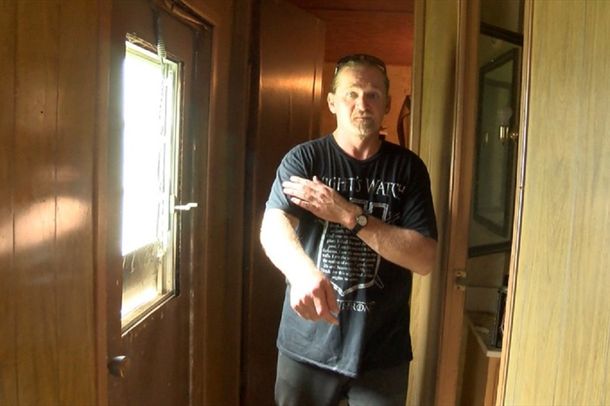 Insólito: fanático de Game of Thrones apuñaló a un ladrón con un arma medieval