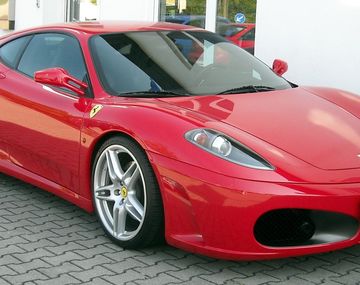 Ordenan la venta anticipada de una Ferrari perteneciente a un clan narco