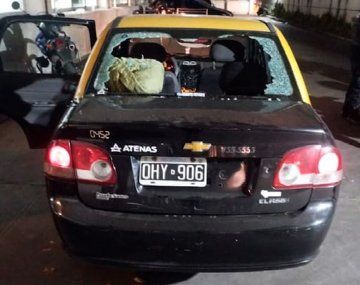 Violencia en Rosario: un sicario atacó un taxi e hirió a tres pasajeros