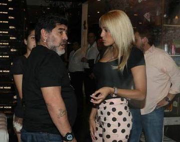 Astro de la danza: Diego Maradona dio una exhibición bailando cumbia con Rocío Oliva