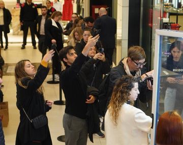 Largas filas para comprar en The Cheesecake Factory: el local que desilusionó a los clientes