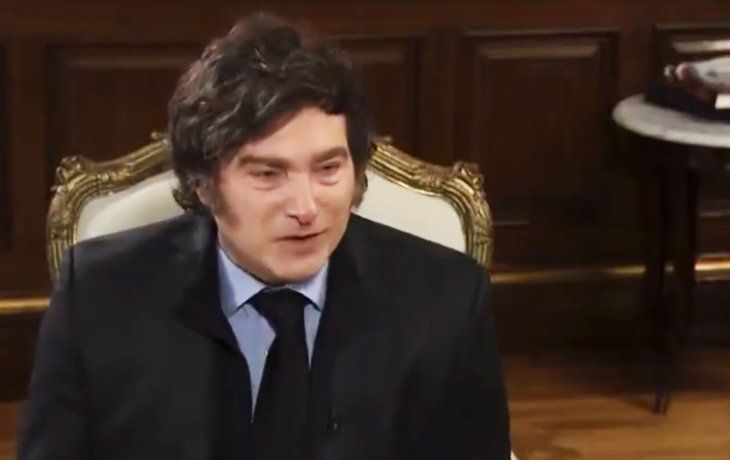Qué le pasó a Javier Milei en medio de su entrevista a la prensa extranjera: su inesperada reacción