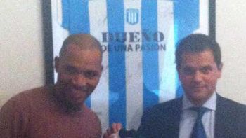 llego el primero: racing ya tiene nuevo delantero llego el primero: racing ya tiene nuevo delantero