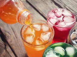 Alertan por la relación entre el consumo de bebidas azucaradas y las enfermedades crónicas