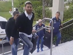 Con una sonrisa, el 10 ya está en tierras brasileñas Con una sonrisa, el 10 ya está en tierras brasileñas