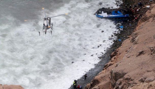 Así quedó el micro desbarrancado en Pasamayo