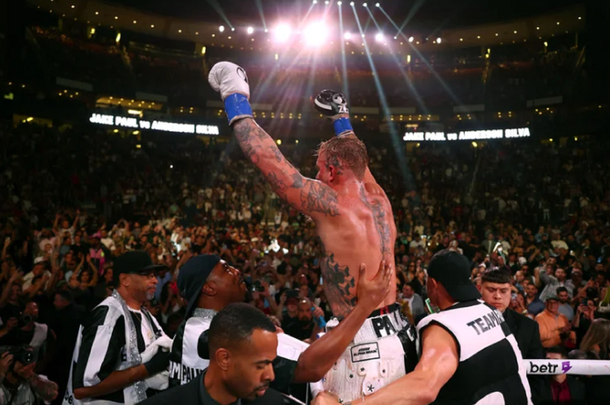 Jake Paul mantiene su invicto en el boxeo: le ganó al ex UFC Anderson Silva