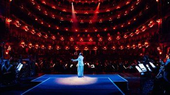 Nicki Nicole se presentó en el Teatro Colón y brindó un show íntimo y emocionante