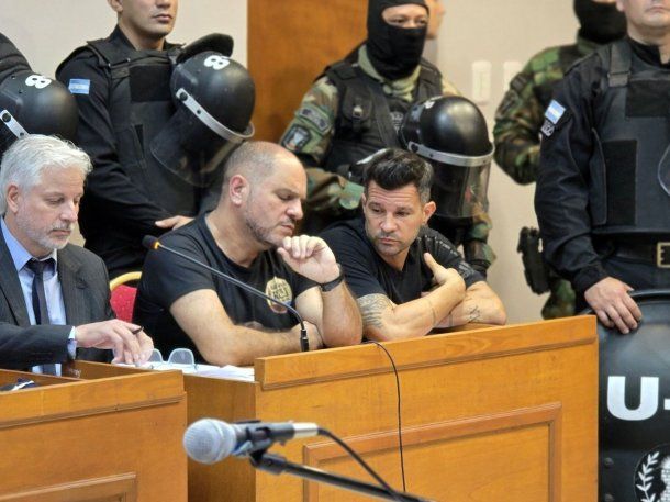 Lonardo Cositorto junto a Maximiliano Batista durante el juicio en Goya, Corrientes