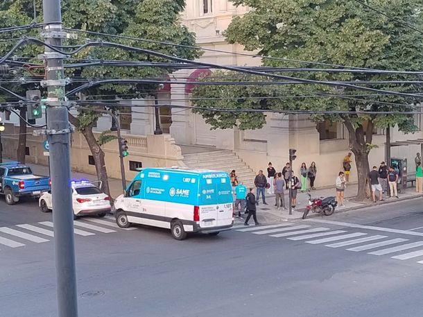 Brutal ataque en La Plata: una mujer terminó inconsciente a la salida de un boliche