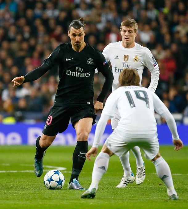 Sin jugar bien, el Real Madrid venció al PSG y clasificó a octavos de final