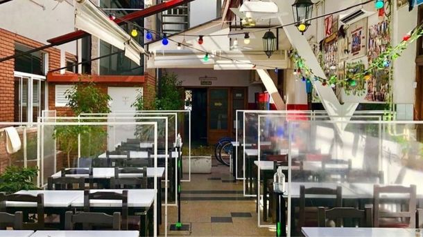 Este bodegón se encuentra en Fitz Roy 2238, pleno corazón de Palermo. Este bodegón se encuentra en Fitz Roy 2238, pleno corazón de Palermo.