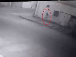 Nahir Galarza camina por la calle tras el crimen Nahir Galarza camina por la calle tras el crimen