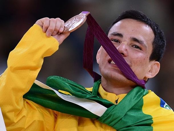 Se le rompió la medalla de bronce, pero se la repusieron