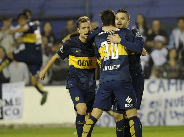 Boca le ganó agónicamente a Gimnasia y sigue firme en la punta