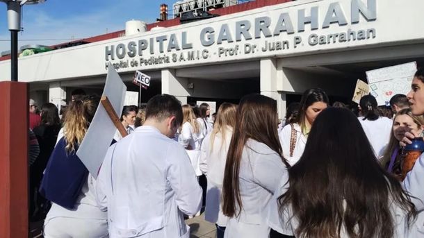 Médicos residentes del Hospital Garrahan van al paro: denuncian sueldos indignos