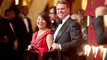 Martha L. Ruiz y Brian Cullinan, los responsables del error, en la alfombra roja Martha L. Ruiz y Brian Cullinan, los responsables del error, en la alfombra roja