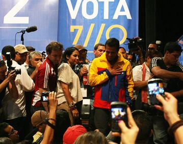 Capriles triunfó en las mesas argentinas de la elección