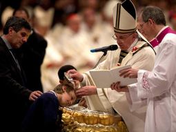 El papa Francisco bautizará a 11 personas en la Vigilia Pascual El papa Francisco bautizará a 11 personas en la Vigilia Pascual