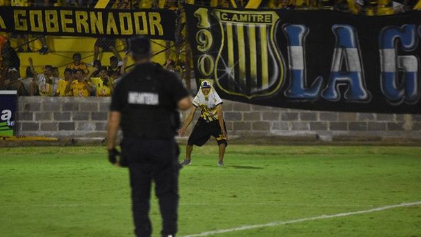 Episodio de violencia en f&uacute;tbol nuevamente en el partido entre Mitre de Santiago del Estero y Ferro.
