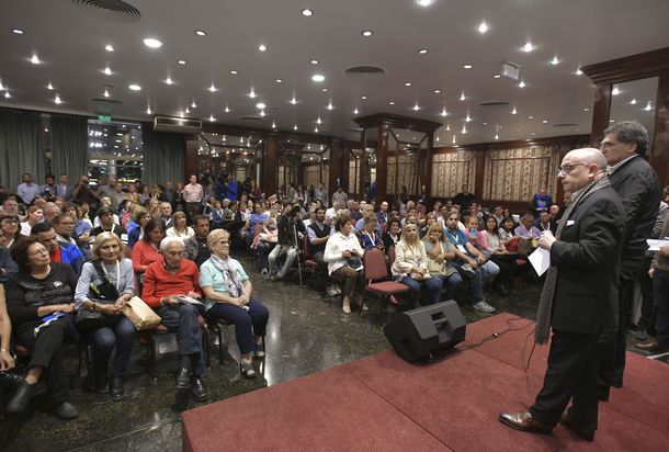 Jorge Faurie y Claudio Avruj despiden a los familiares de los caídos