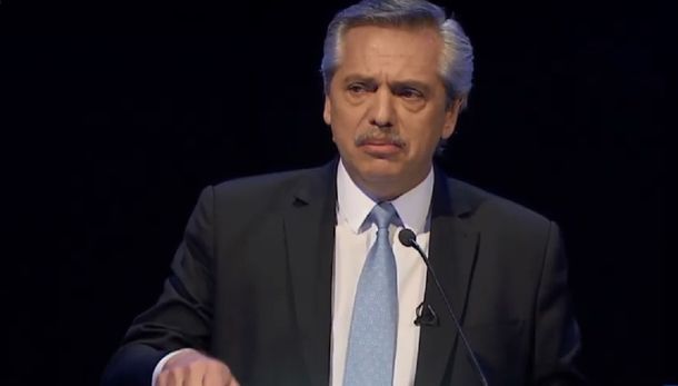 Primera respuesta del debate: Alberto Fernández cruzó a Mauricio Macri y le habló de los índices