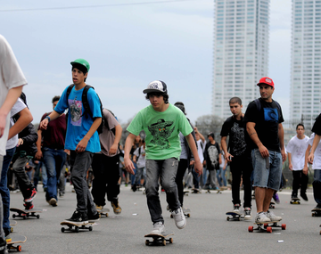 Protestan por una medida antipatinetas en Córdoba