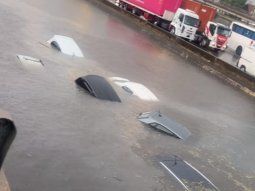 impactantes imagenes del temporal: autos bajo el agua en la panamericana impactantes imagenes del temporal: autos bajo el agua en la panamericana