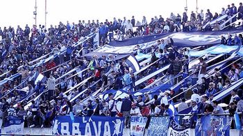 La hinchada de Alvarado.