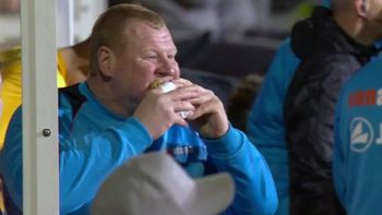 el arquero wayne shaw esta sin trabajo y bajo 14 kilos el arquero wayne shaw esta sin trabajo y bajo 14 kilos