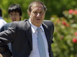 #notevayaslio: para bilardo, messi volvera fortalecido a la seleccion #notevayaslio: para bilardo, messi volvera fortalecido a la seleccion